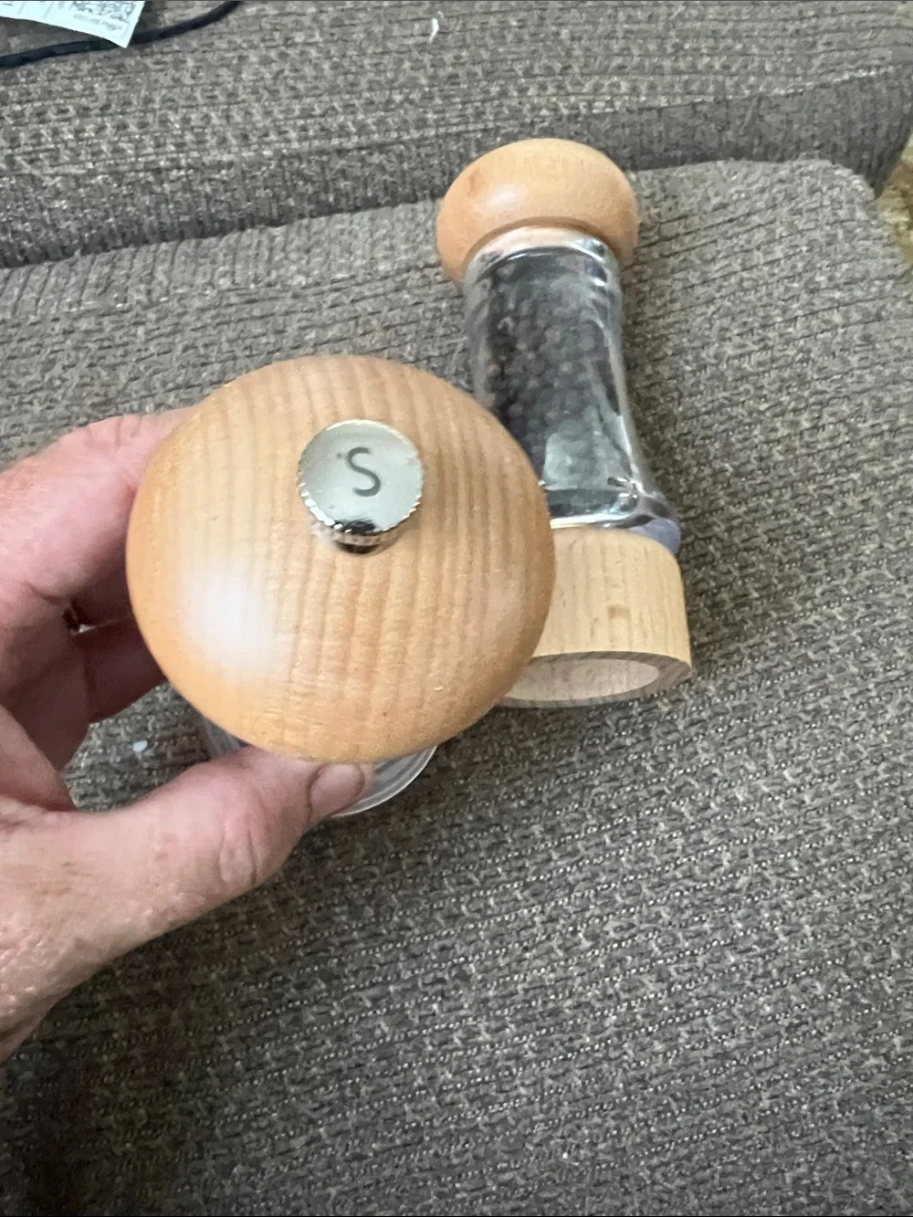 Wood Top Salt and Pepper Mill Set - Clear Acrylic Body, Natural Woody